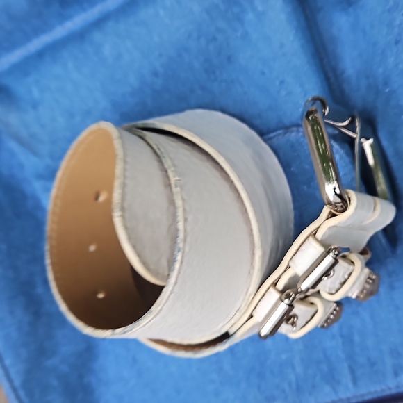 Guess Wide Belt - White Snakeskin Pattern - Chunky Silver Buckle - Small… - Picture 3 of 11